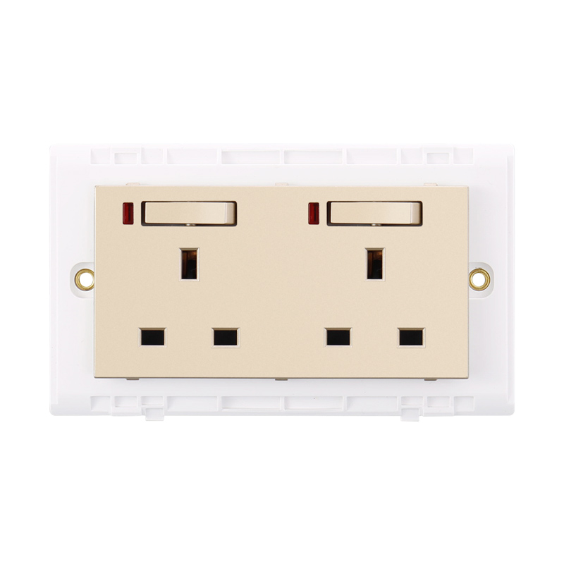 Apartemen Double 13A Switched Socket dengan Lampu